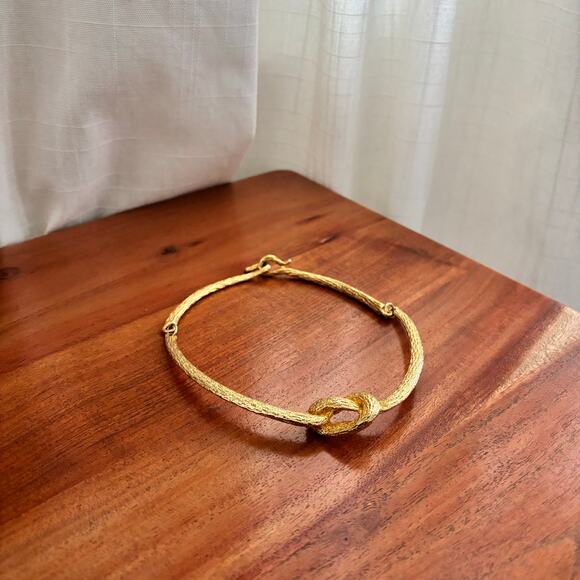 Beautiful Unsigned Vintage 1990's Gold Knot Statement Collar Necklace - Picture 1 of 11